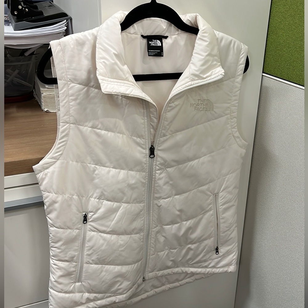 Women's vest, zip, North Face, size medium. New, without tags.